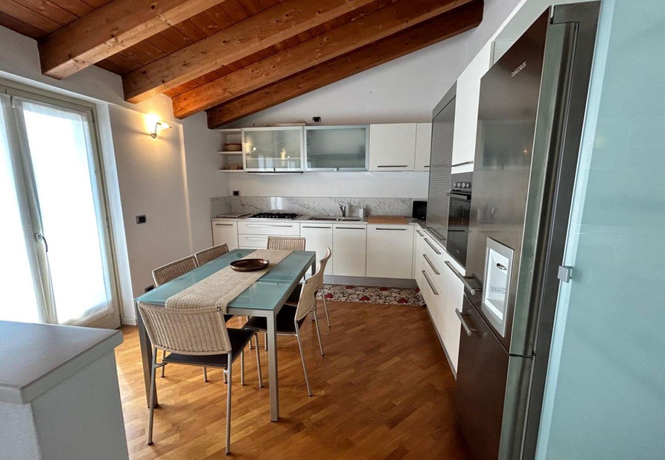 Ferienwohnung in Salò - Mansarda del Gallo