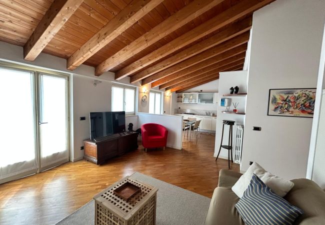 Apartment in Salò - Mansarda del Gallo