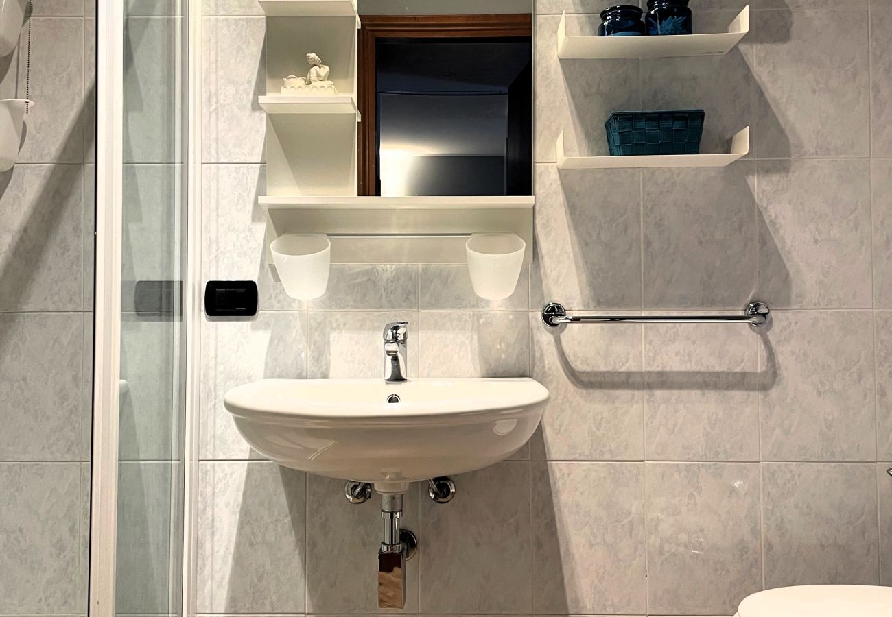 Apartment in Moniga del Garda - Casa Magenta