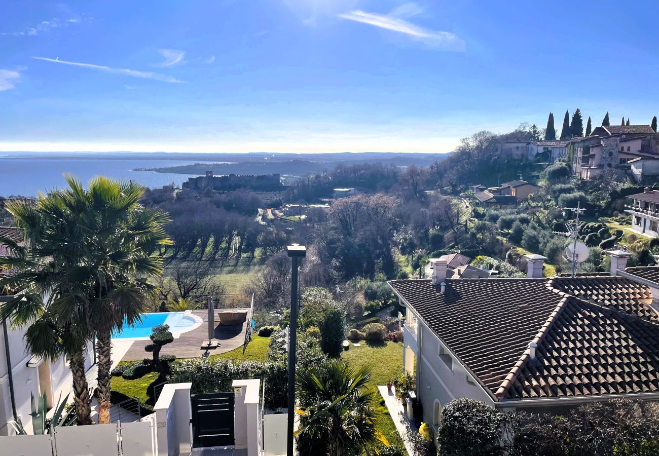 Apartment in Padenghe sul Garda - Casa Pratello